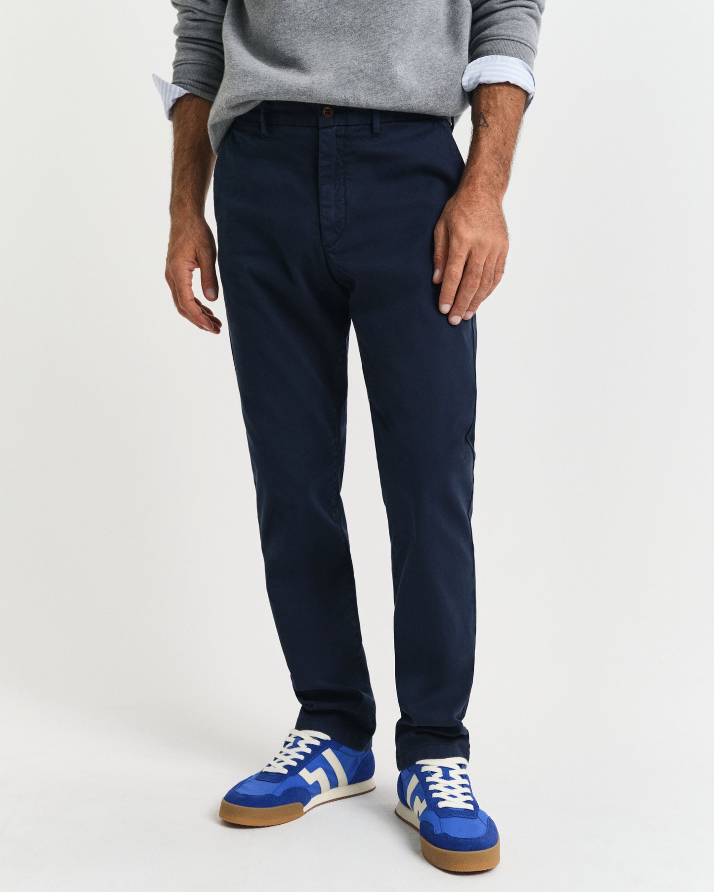 EVENING BLUE, SLIM DOBBY STRUCTURE CHINOS, CLOSE-UP BY GANT AU.