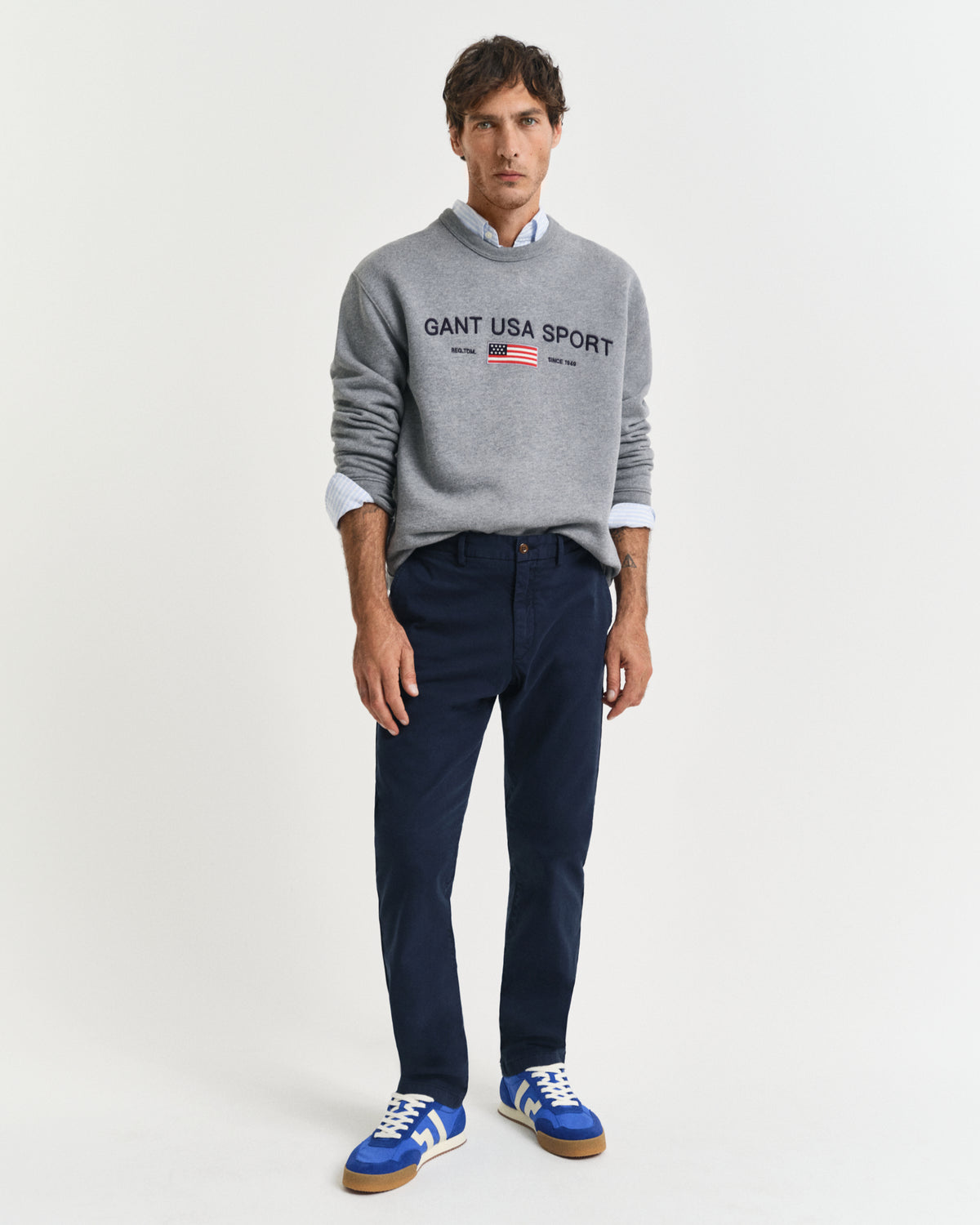 EVENING BLUE, SLIM DOBBY STRUCTURE CHINOS, FRONT-VIEW BY GANT AU.