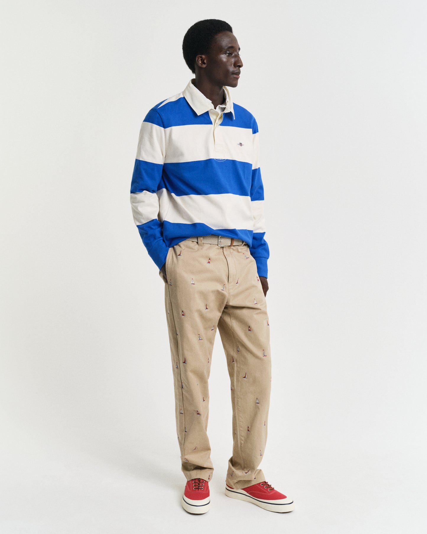 DARK KHAKI, STRAIGHT FIT EMB CHINOS, FRONT-VIEW BY GANT AU.