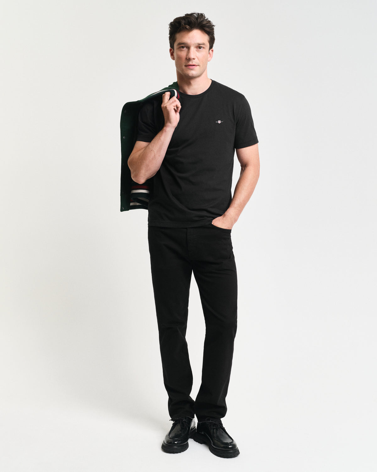 BLACK, REG SHIELD SS T-SHIRT BY GANT AU.