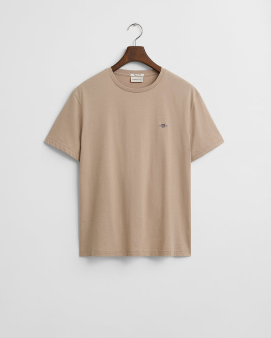 DRY SAND, REG SHIELD SS T-SHIRT, FLAT-LAY BY GANT AU.