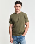 JUNIPER GREEN, REG SHIELD SS T-SHIRT, FRONT-VIEW BY GANT AU.