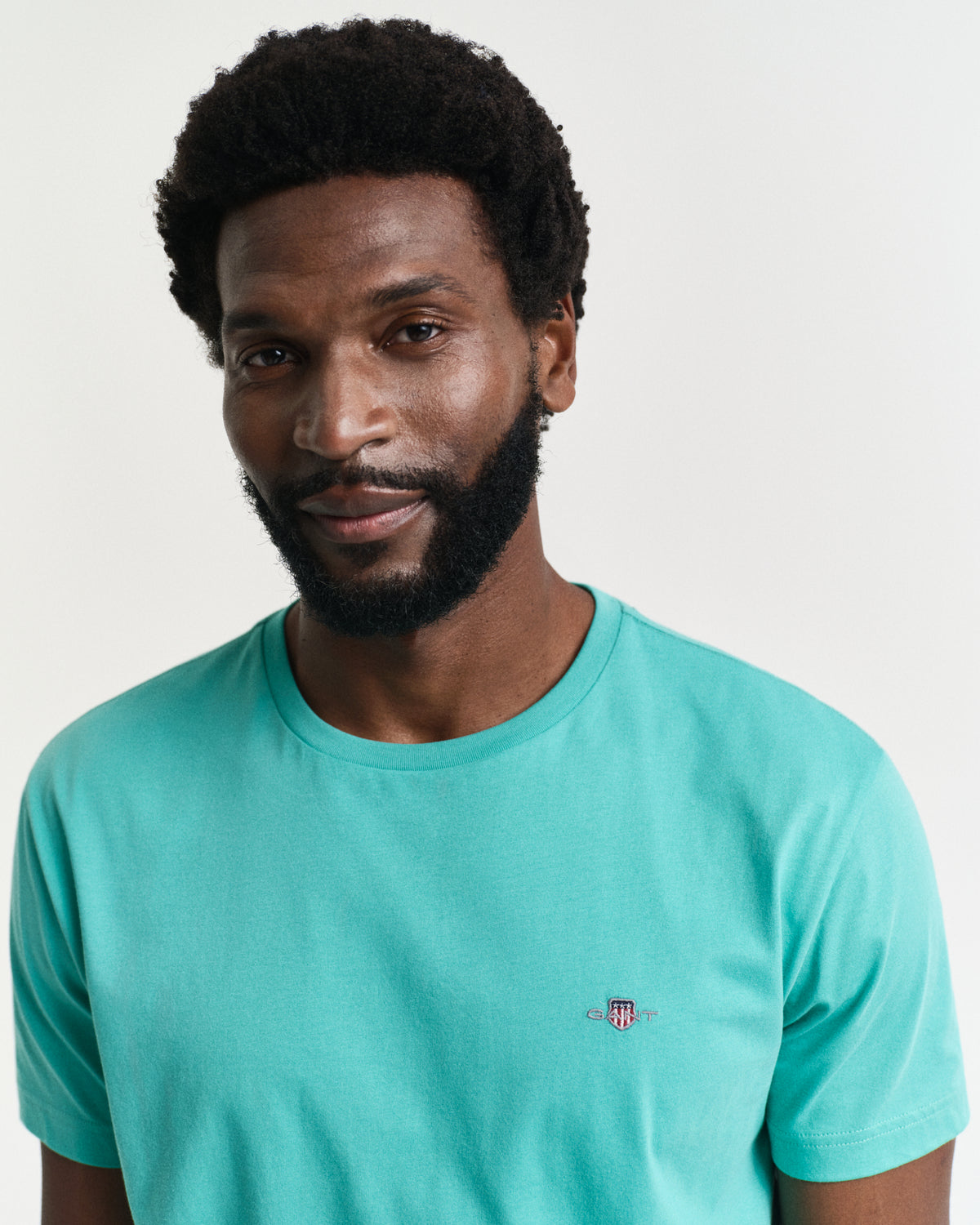 TROPIC BLUE, REG SHIELD SS T-SHIRT, CLOSE-UP BY GANT AU.