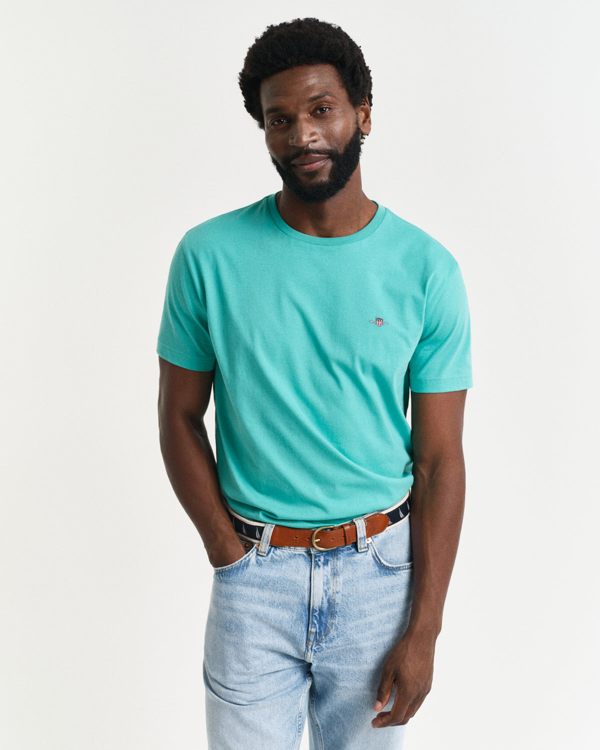 TROPIC BLUE, REG SHIELD SS T-SHIRT, FRONT-VIEW BY GANT AU.