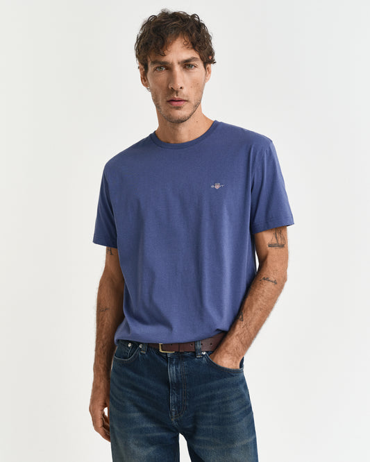 DUSTY NAVY, REG SHIELD SS T-SHIRT, FRONT-VIEW BY GANT AU.