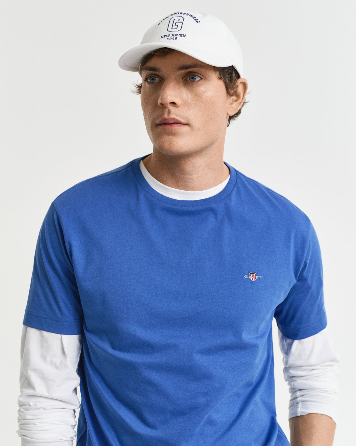 RICH BLUE, REG SHIELD SS T-SHIRT, CLOSE-UP BY GANT AU.