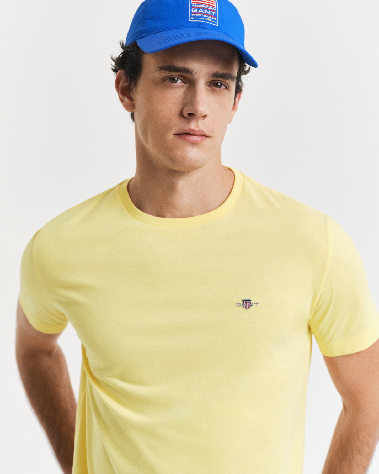 BANANA YELLOW, REG SHIELD SS T-SHIRT, CLOSE-UP BY GANT AU.