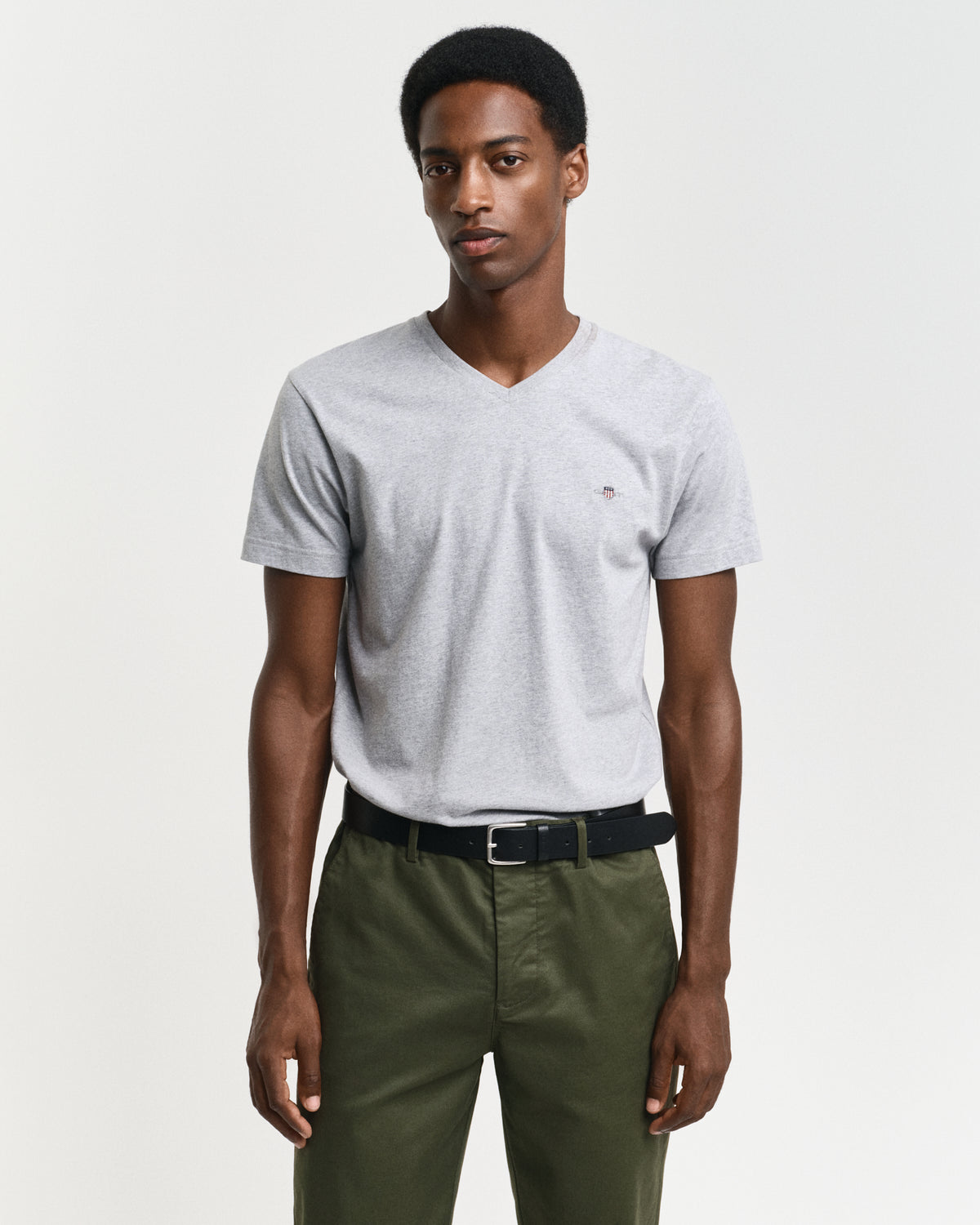 GREY MELANGE, SLIM SHIELD V-NECK T-SHIRT, FRONT-VIEW BY GANT AU.
