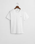 WHITE, SLIM SHIELD V-NECK T-SHIRT, FLAT-LAY BY GANT AU.