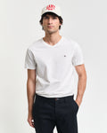 WHITE, SLIM SHIELD V-NECK T-SHIRT, FRONT-VIEW BY GANT AU.