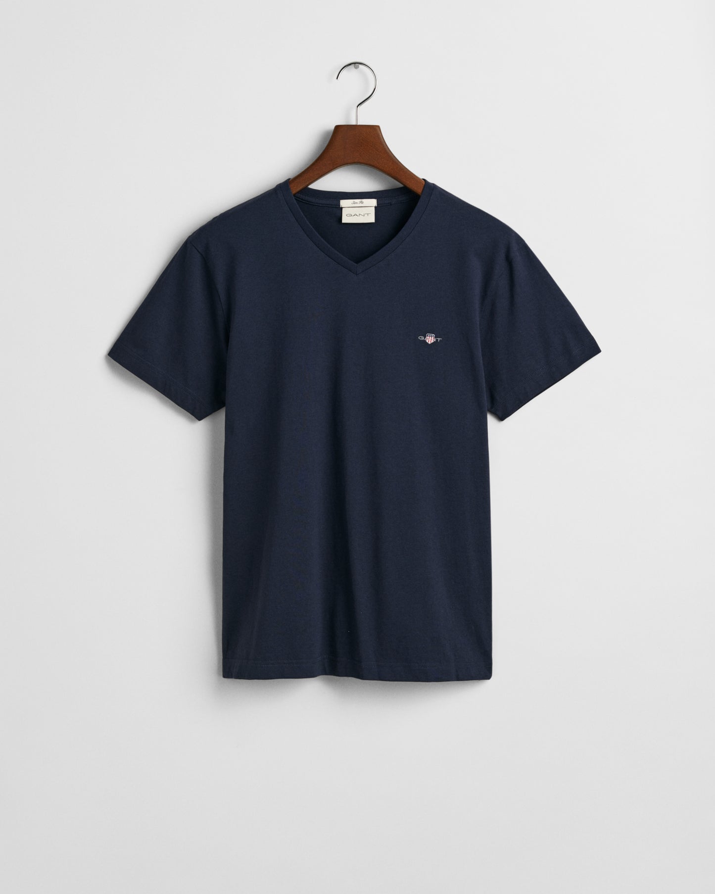 EVENING BLUE, SLIM SHIELD V-NECK T-SHIRT BY GANT AU.