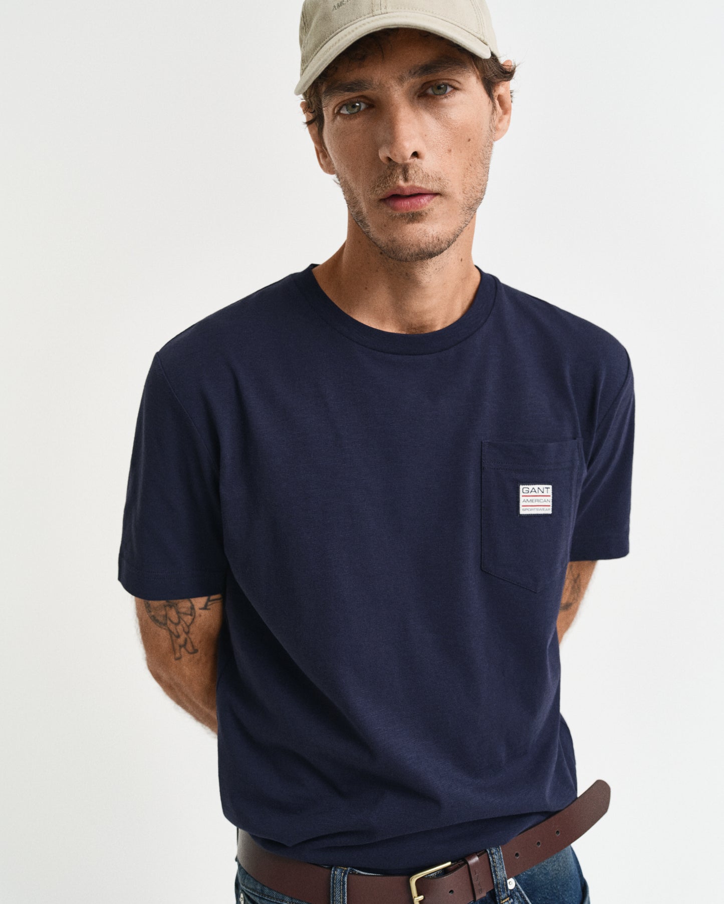 EVENING BLUE, POCKET SS T-SHIRT, CLOSE-UP BY GANT AU.