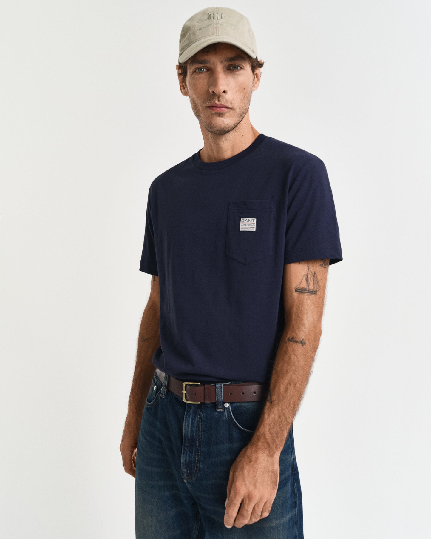EVENING BLUE, POCKET SS T-SHIRT, FRONT-VIEW BY GANT AU.