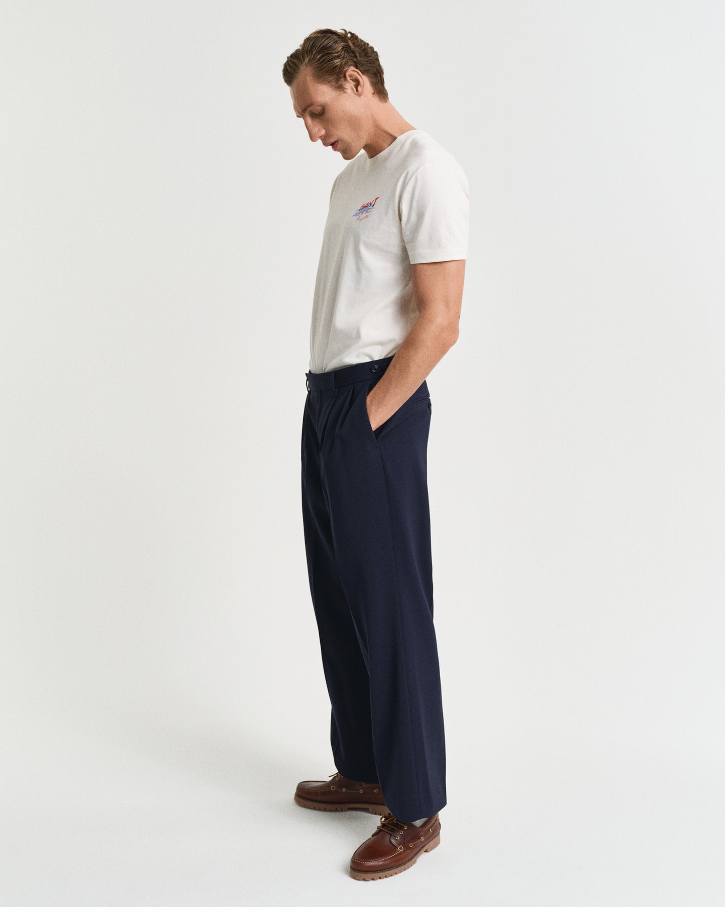 CREAM, PLACED GRAPHIC T-SHIRT BY GANT AU.