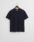 EVENING BLUE, EMBOSSED SS T-SHIRT, FLAT-LAY BY GANT AU.