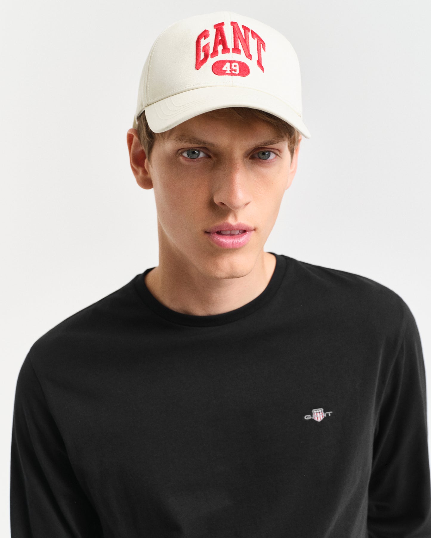 BLACK, REG SHIELD LS T-SHIRT, CLOSE-UP BY GANT AU.
