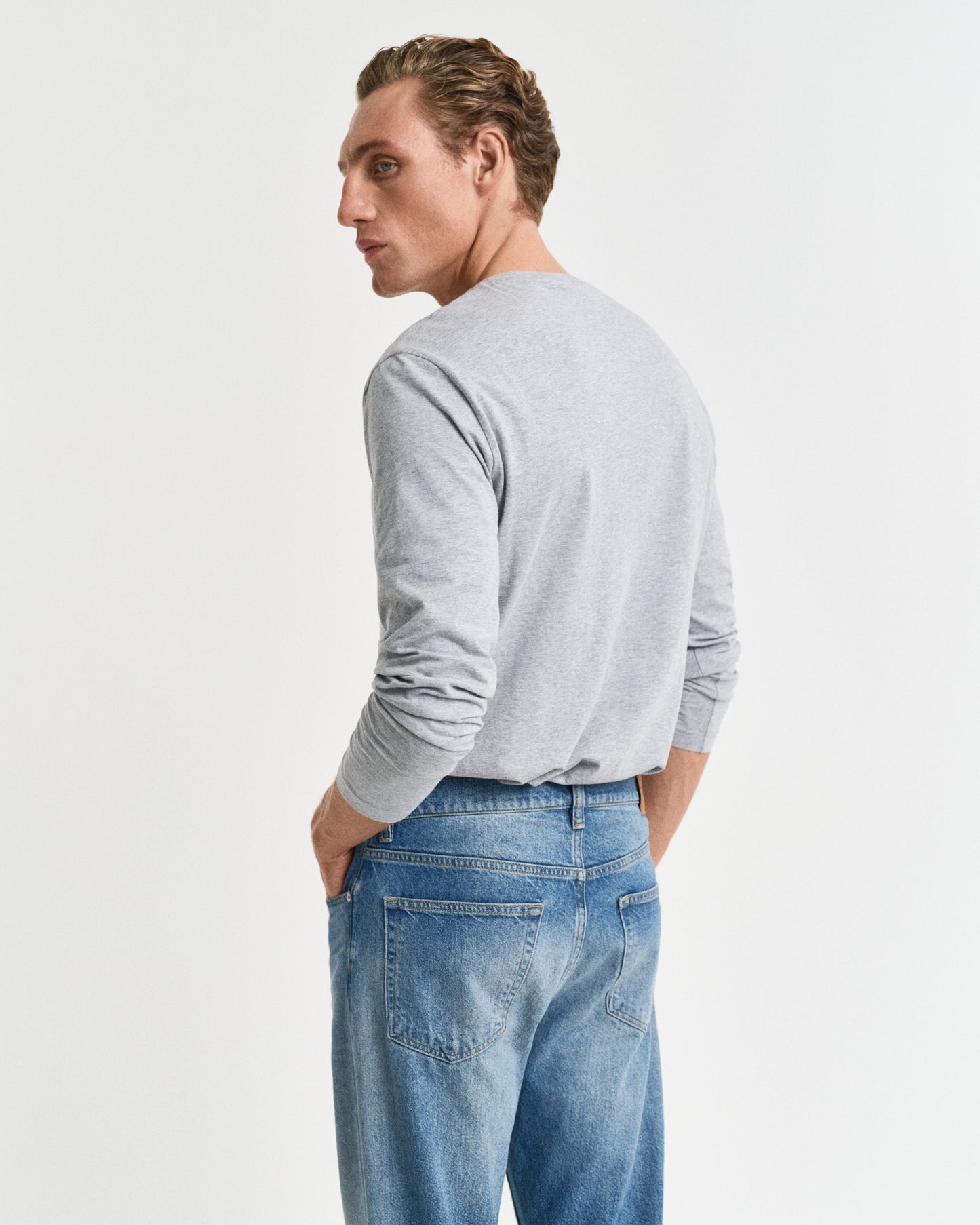GREY MELANGE, REG SHIELD LS T-SHIRT, BACK-VIEW BY GANT AU.