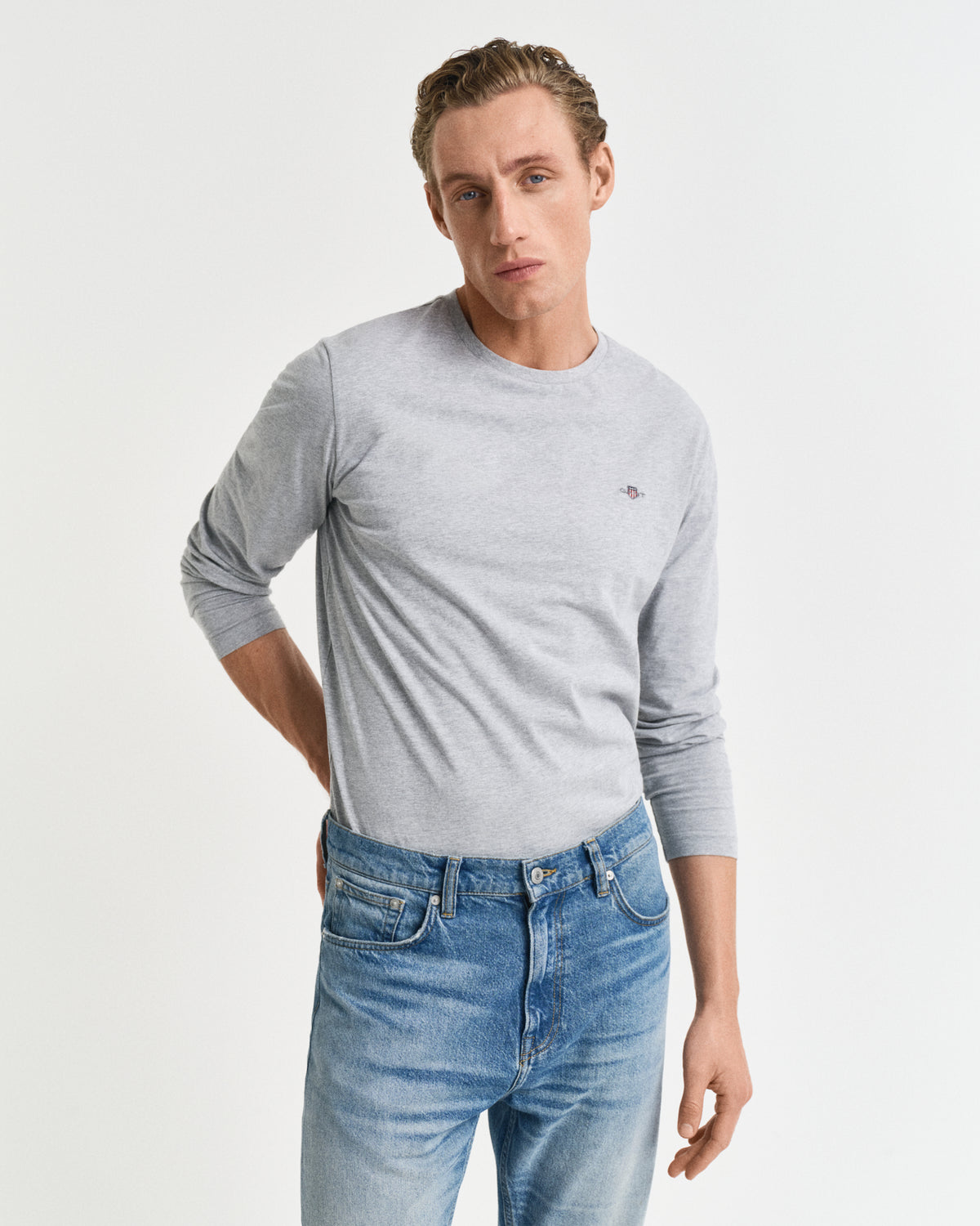 GREY MELANGE, REG SHIELD LS T-SHIRT, FRONT-VIEW BY GANT AU.