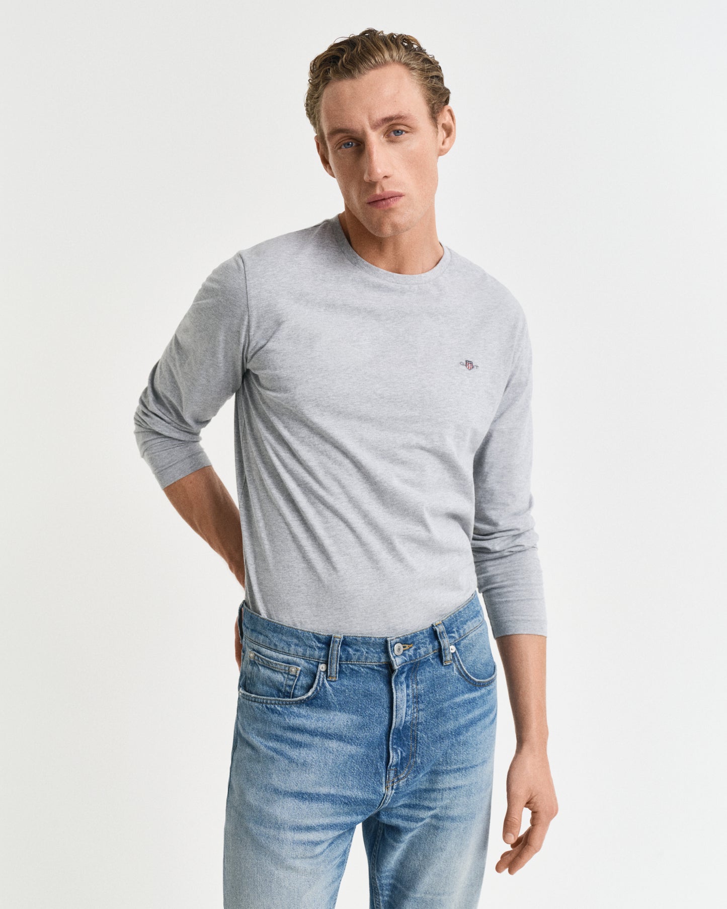 GREY MELANGE, REG SHIELD LS T-SHIRT, FRONT-VIEW BY GANT AU.