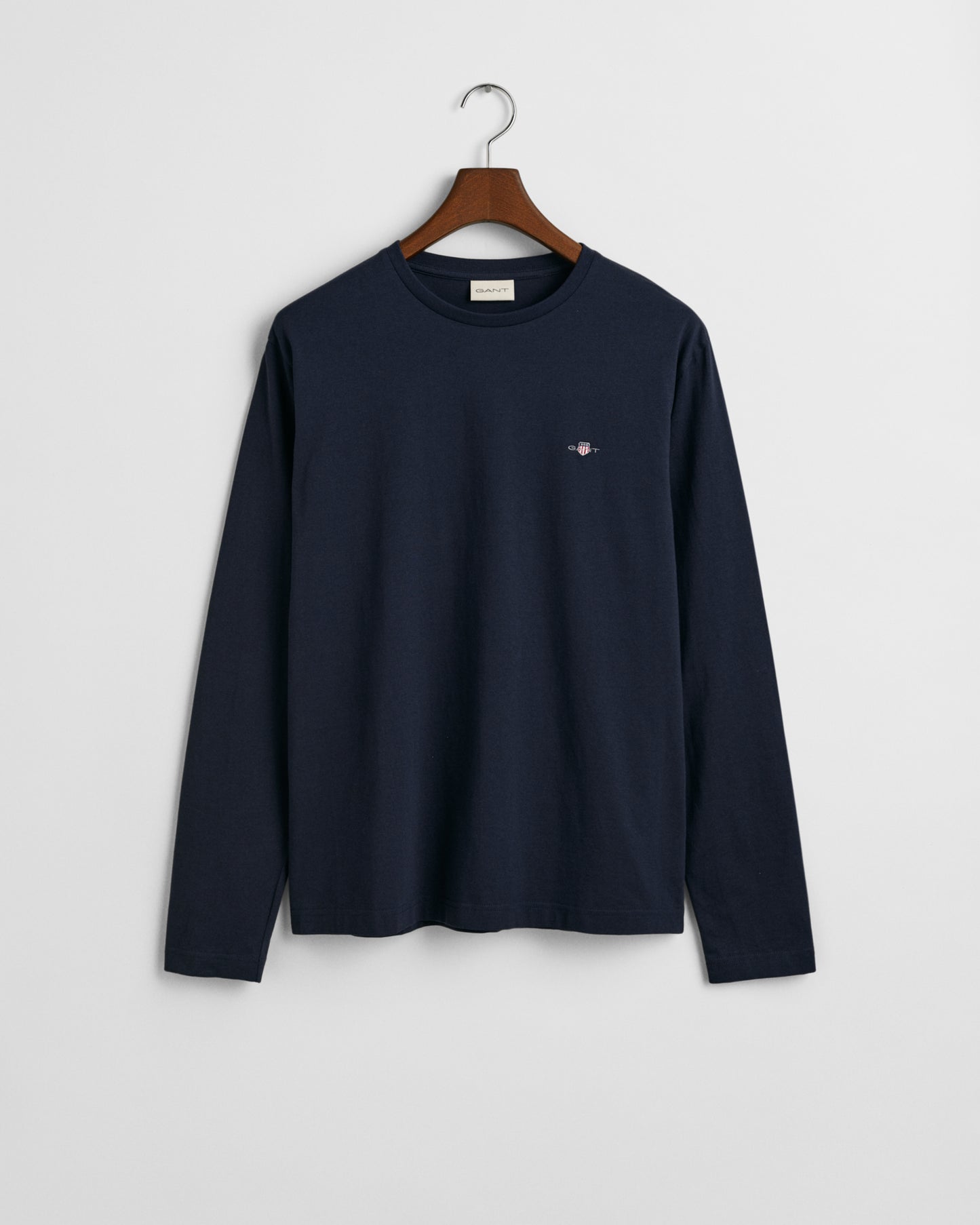 EVENING BLUE, REG SHIELD LS T-SHIRT, FLAT-LAY BY GANT AU.