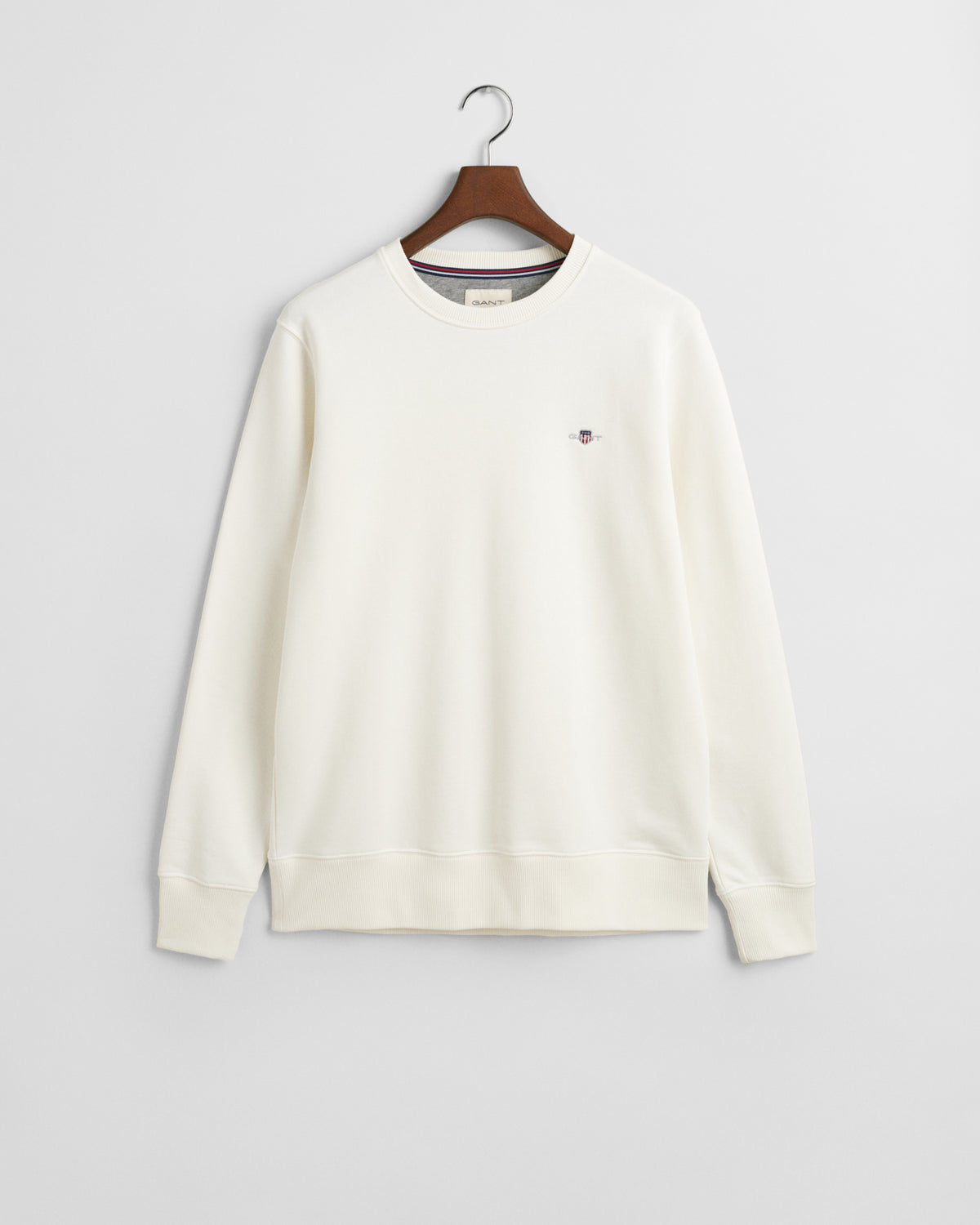 EGGSHELL, REG SHIELD C-NECK SWEAT, FLAT-LAY BY GANT AU.