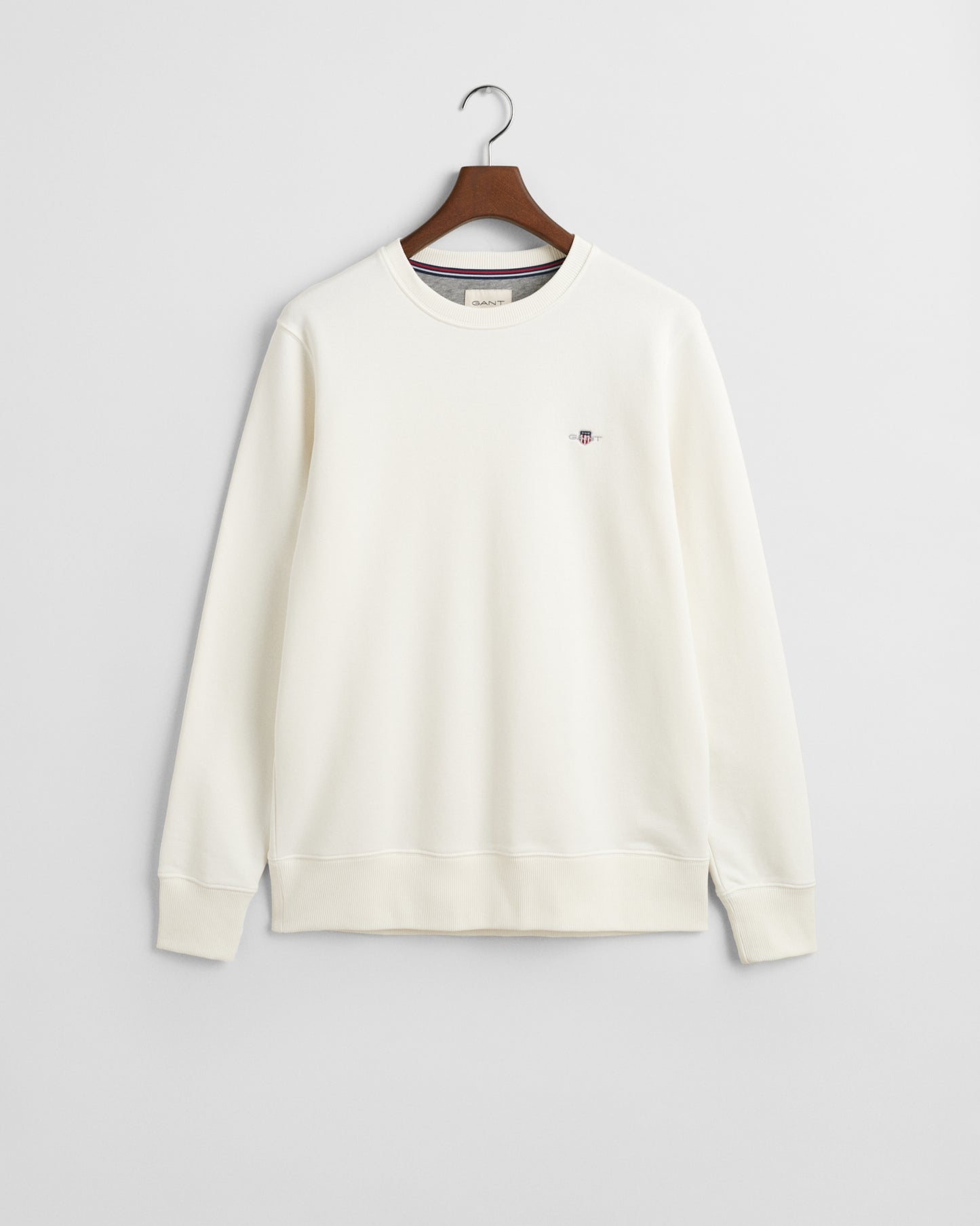 EGGSHELL, REG SHIELD C-NECK SWEAT, FLAT-LAY BY GANT AU.