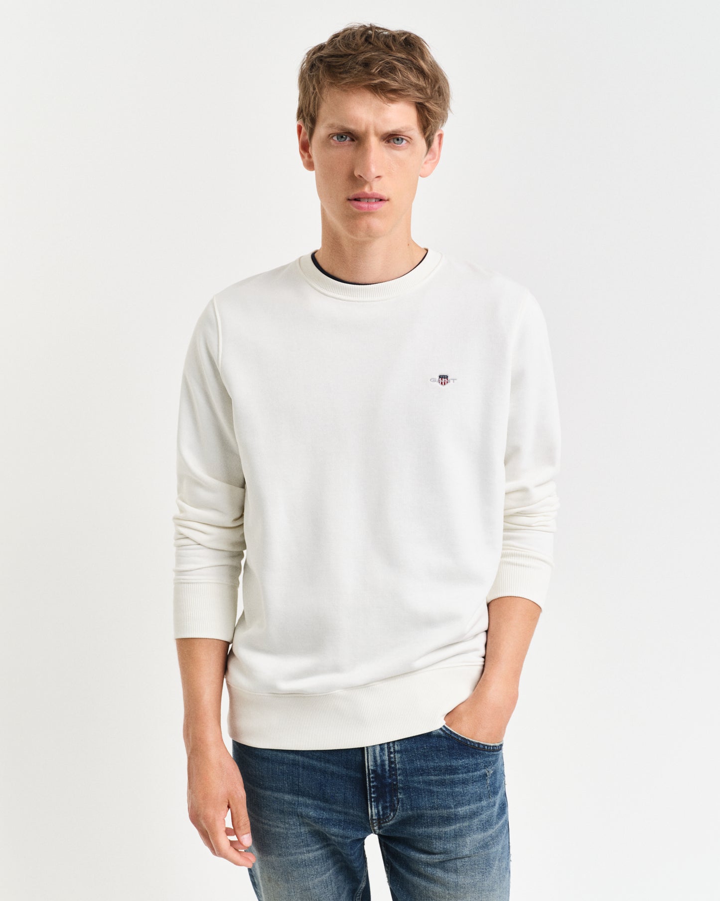 EGGSHELL, REG SHIELD C-NECK SWEAT, FRONT-VIEW BY GANT AU.