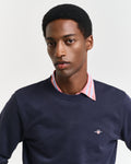 EVENING BLUE, REG SHIELD C-NECK SWEAT, CLOSE-UP BY GANT AU.