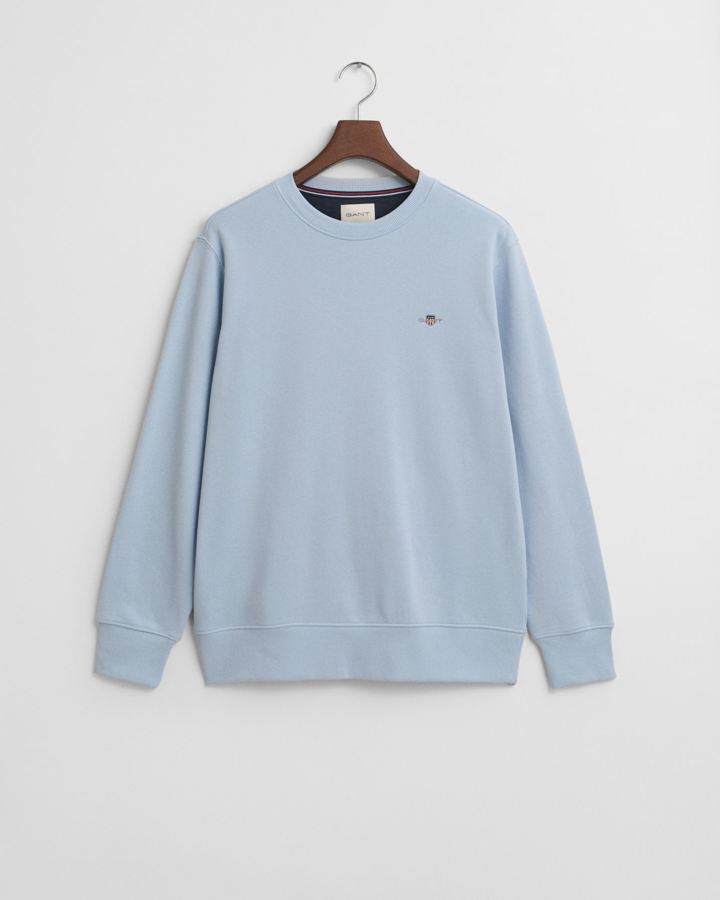 FRESH BLUE, REG SHIELD C-NECK SWEAT, FLAT-LAY BY GANT AU.