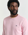 CALIFORNIA PINK, REG SHIELD C-NECK SWEAT, CLOSE-UP BY GANT AU.