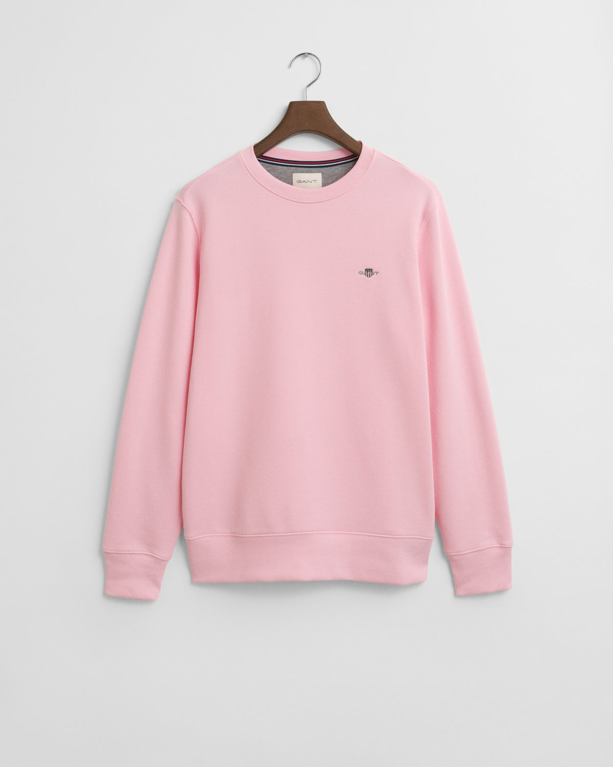 CALIFORNIA PINK, REG SHIELD C-NECK SWEAT, FLAT-LAY BY GANT AU.