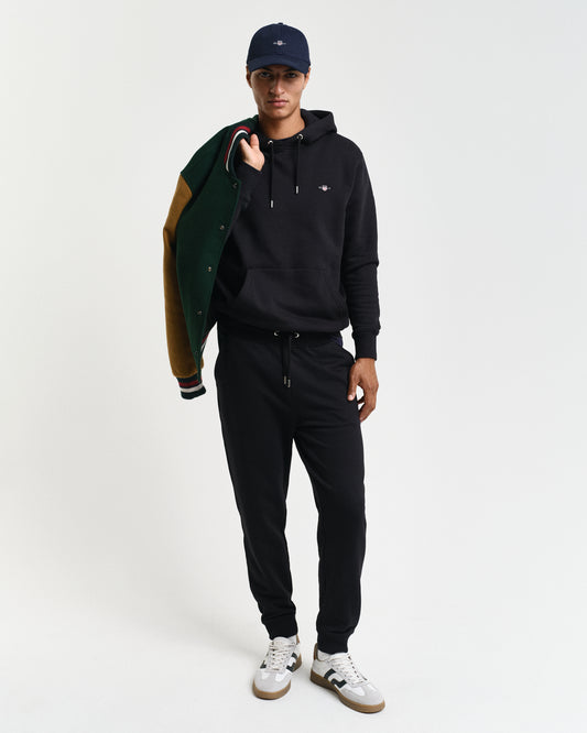 BLACK, REG SHIELD SWEATPANTS, FRONT-VIEW BY GANT AU.