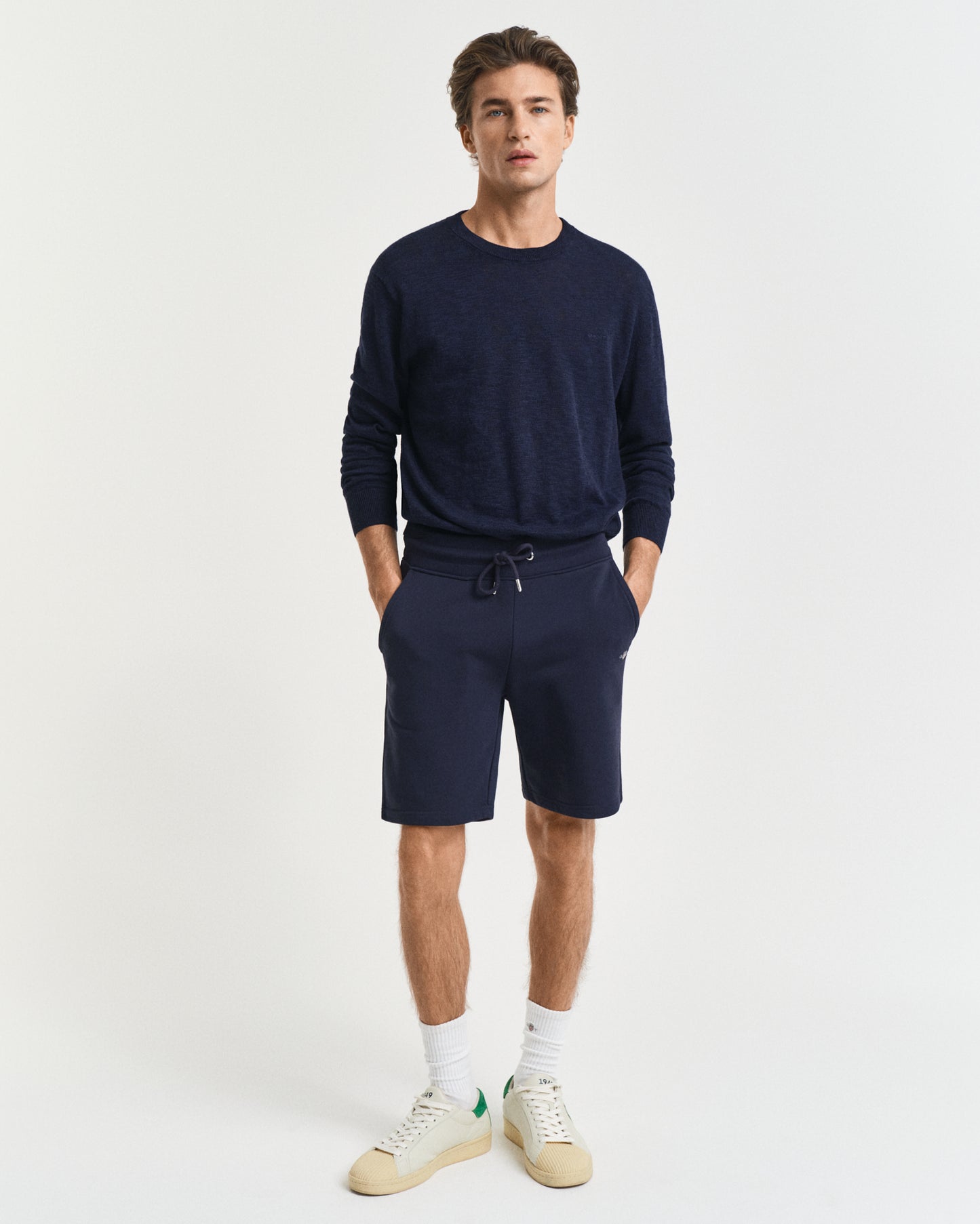 EVENING BLUE, REG SHIELD SWEAT SHORTS, FRONT-VIEW BY GANT AU.