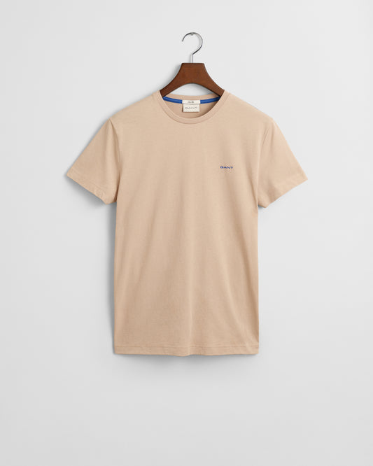 DRY SAND, CONTRAST LOGO SS T-SHIRT BY GANT AU.