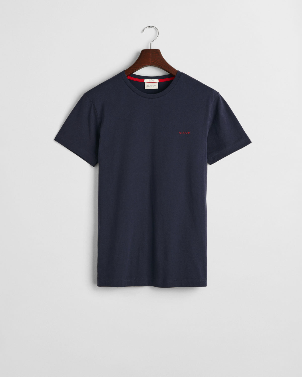 EVENING BLUE, CONTRAST LOGO SS T-SHIRT, FLAT-LAY BY GANT AU.