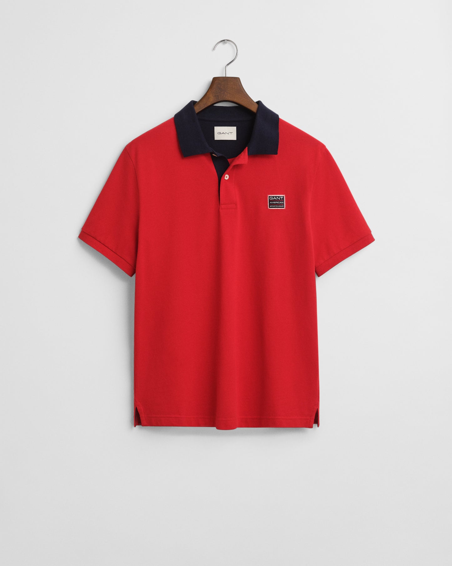RUBY RED, CONTRAST SS POLO, FLAT-LAY BY GANT AU.