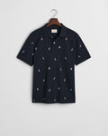 EVENING BLUE, EMBROIDERED GRAPHIC POLO, FLAT-LAY BY GANT AU.