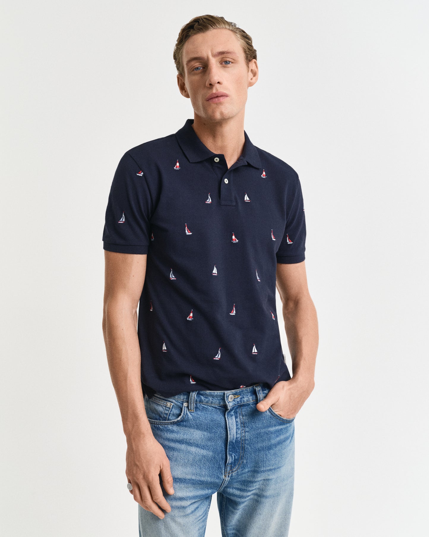 EVENING BLUE, EMBROIDERED GRAPHIC POLO, FRONT-VIEW BY GANT AU.