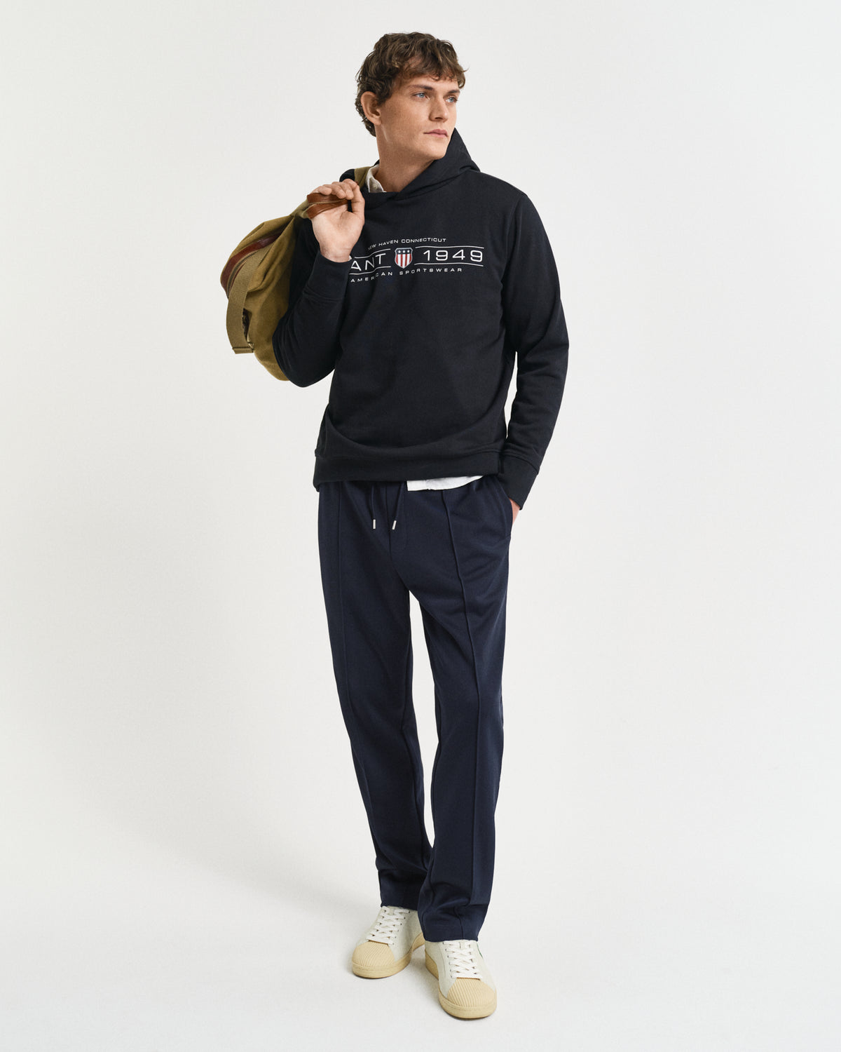 BLACK, GRAPHIC HOODIE BY GANT AU.