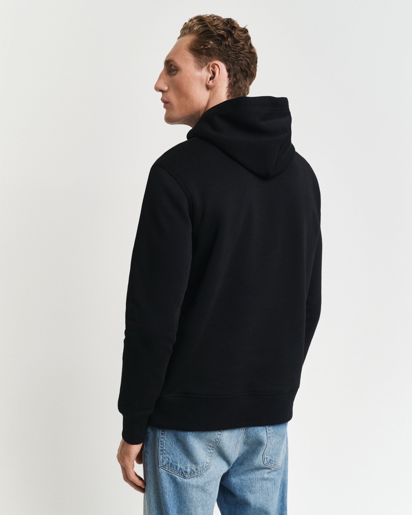 BLACK, REG MEDIUM ARCHIVE SHIELD HOODIE, BACK-VIEW BY GANT AU.