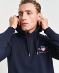 EVENING BLUE, REG MEDIUM ARCHIVE SHIELD HOODIE, CLOSE-UP BY GANT AU.