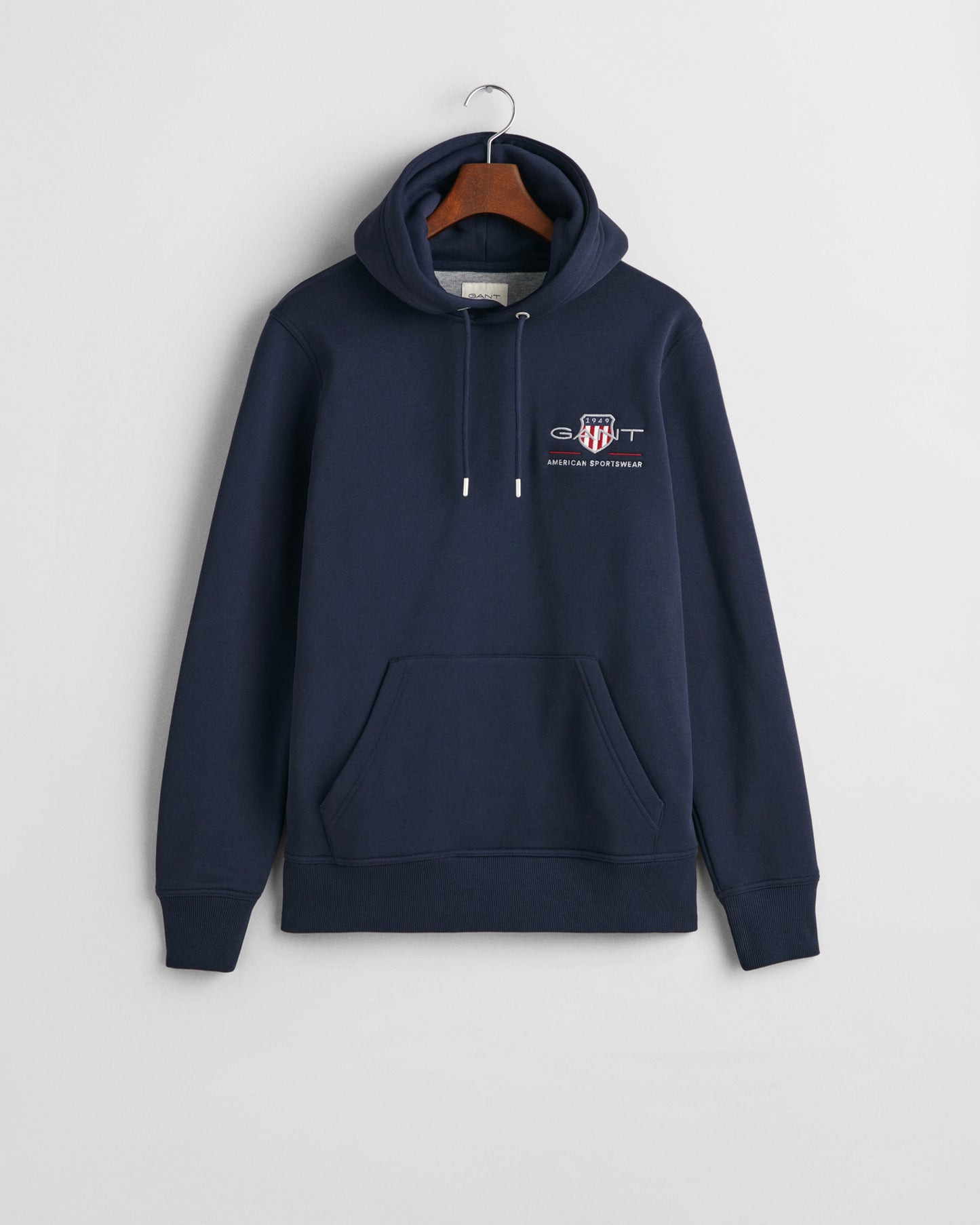 EVENING BLUE, REG MEDIUM ARCHIVE SHIELD HOODIE, FLAT-LAY BY GANT AU.
