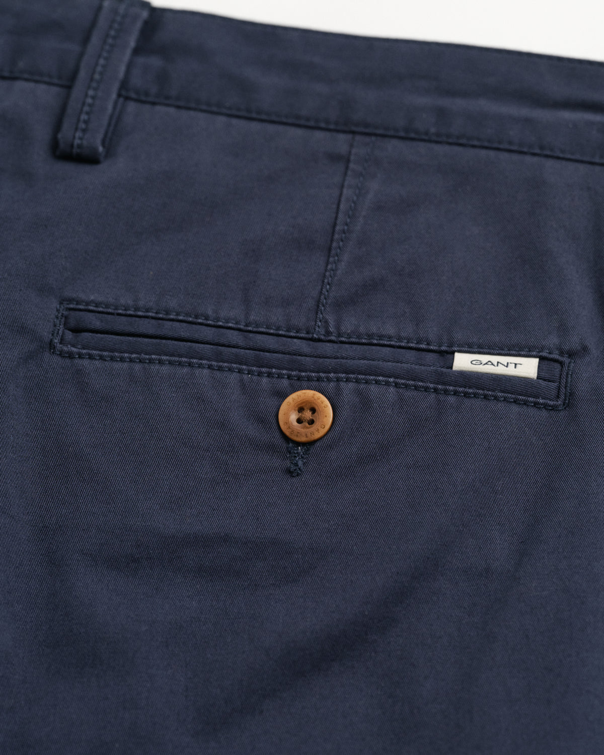 MARINE, SLIM TWILL SHORTS, CLOSE-UP BY GANT AU.