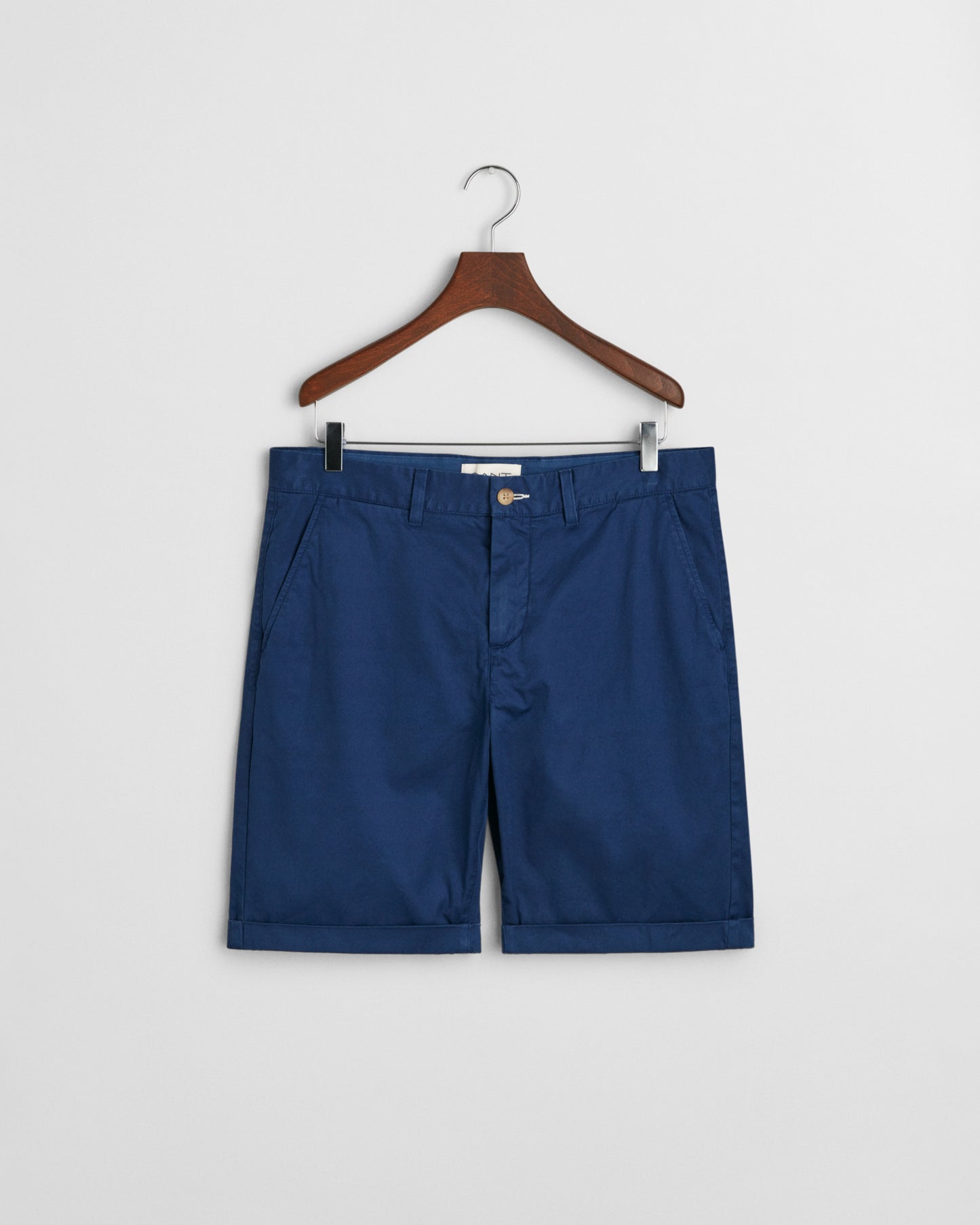 PERSIAN BLUE, REG SUNFADED CHINO SHORTS, FLAT-LAY BY GANT AU.