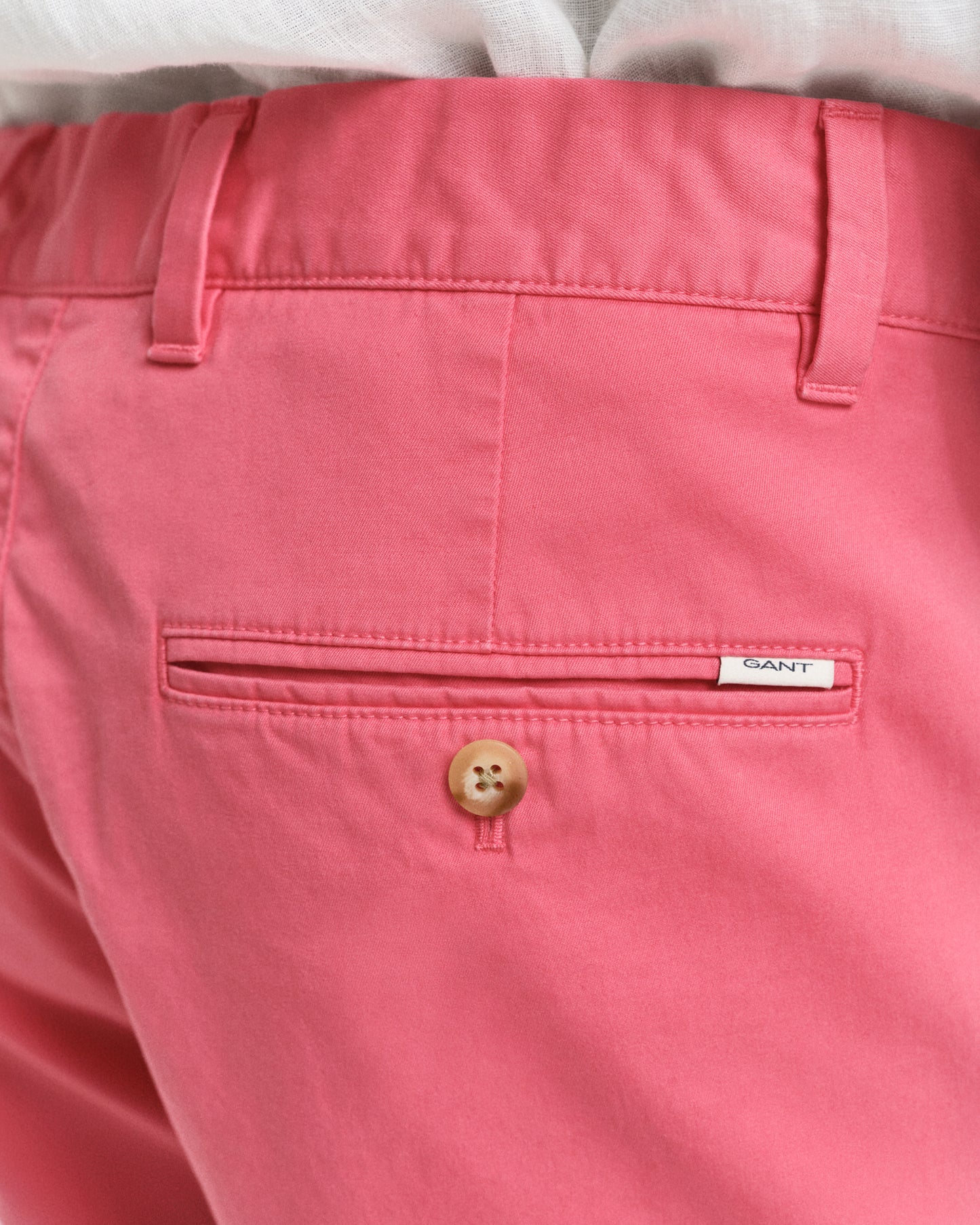 WATERMELON RED, REG SUNFADED CHINO SHORTS, CLOSE-UP BY GANT AU.