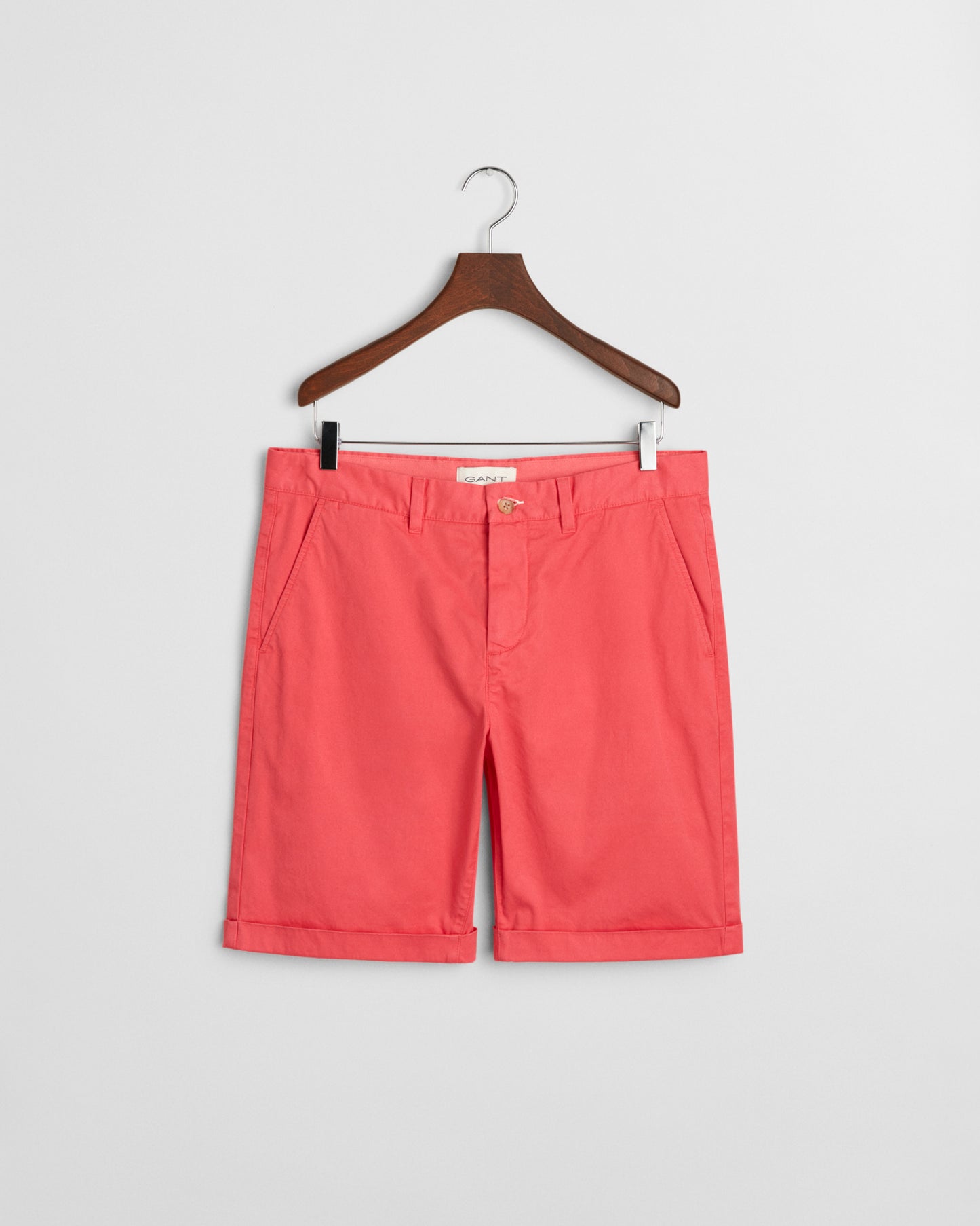 WATERMELON RED, REG SUNFADED CHINO SHORTS, FLAT-LAY BY GANT AU.