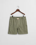 KALAMATA GREEN, REG SUNFADED DS SHORTS, FLAT-LAY BY GANT AU.