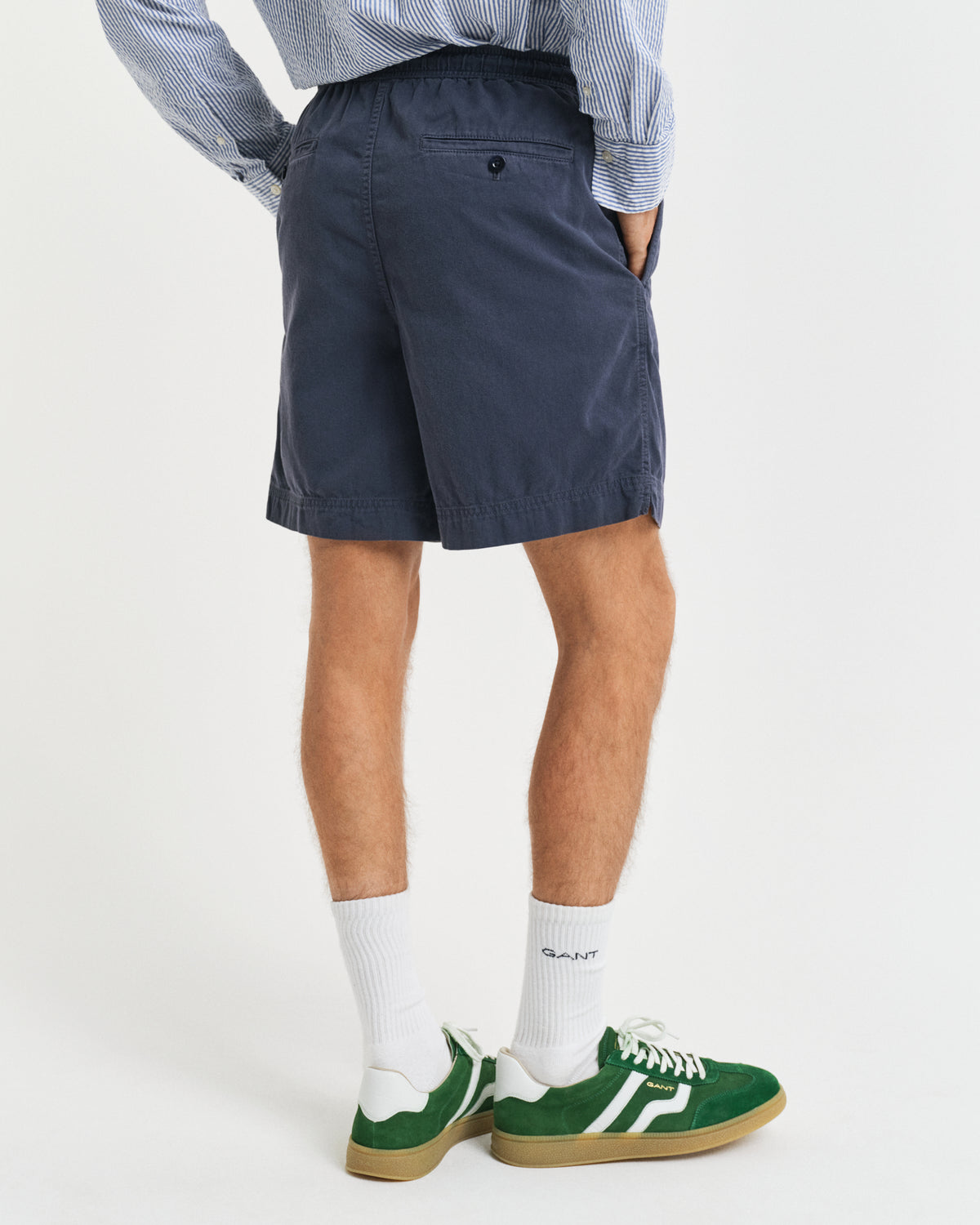 EVENING BLUE, REG SUNFADED DS SHORTS, BACK-VIEW BY GANT AU.