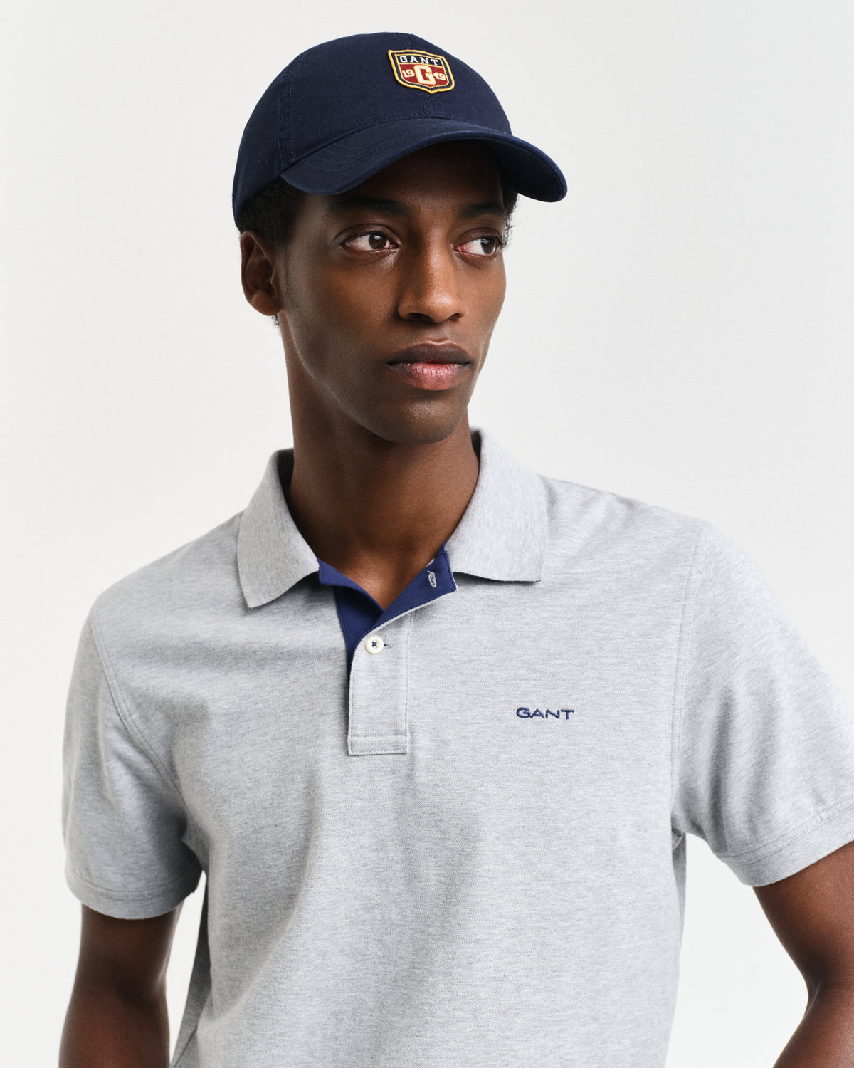 GREY MELANGE, REG CONTRAST PIQUE SS POLO, CLOSE-UP BY GANT AU.