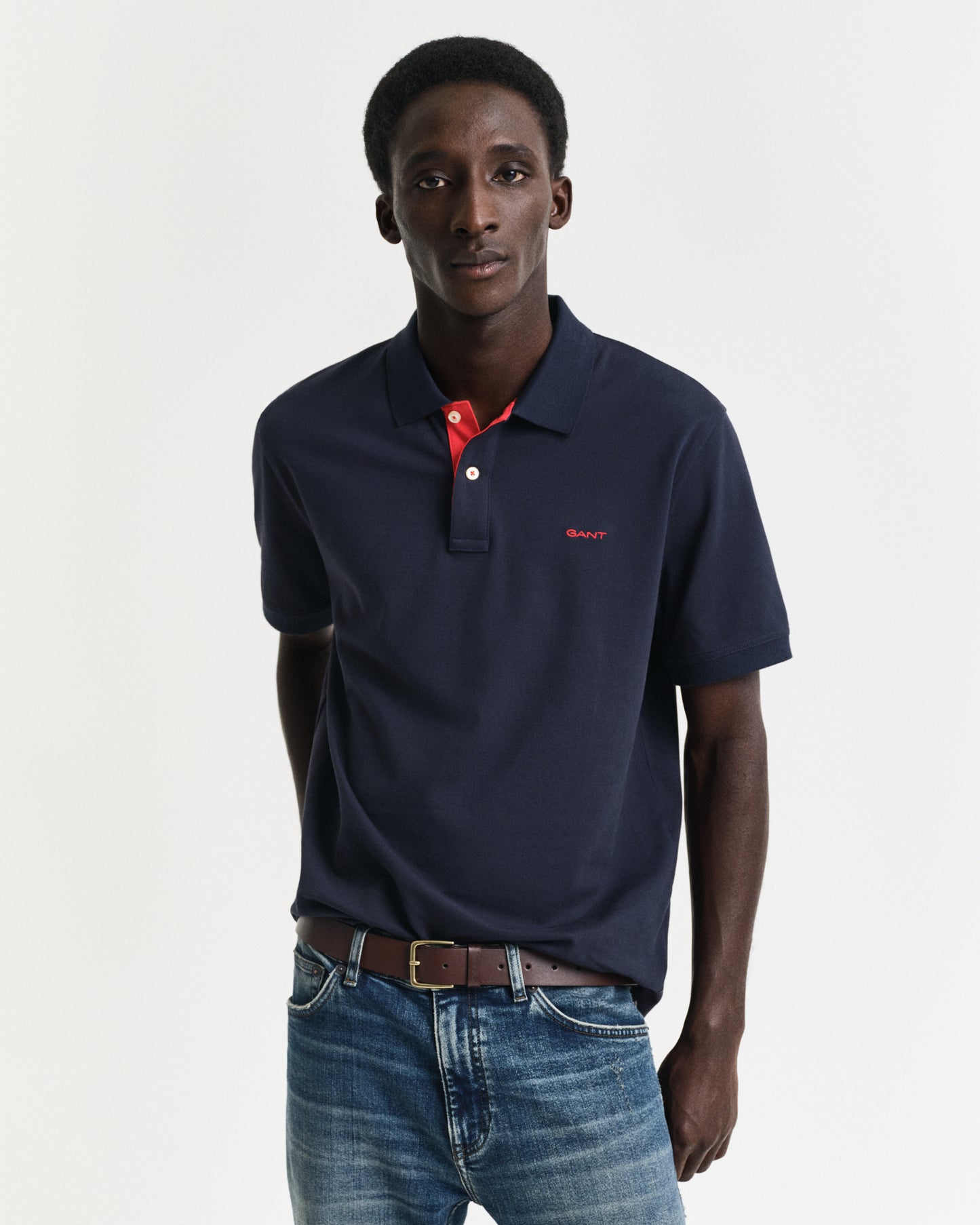 EVENING BLUE, REG CONTRAST PIQUE SS POLO, FRONT-VIEW BY GANT AU.